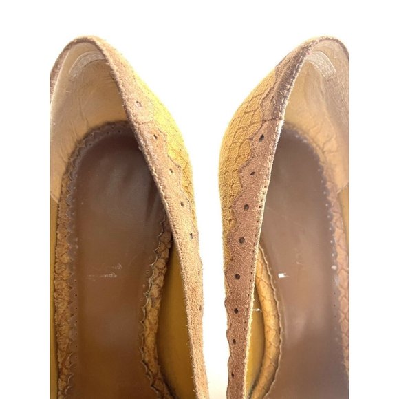 Women’s Lui Chiny Mustard Colored pointed pump heels - Picture 4 of 9